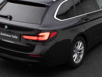 Fahrzeugabbildung BMW 520d xDr Tour AHK HUD HIFI ACC Komfortzug.
