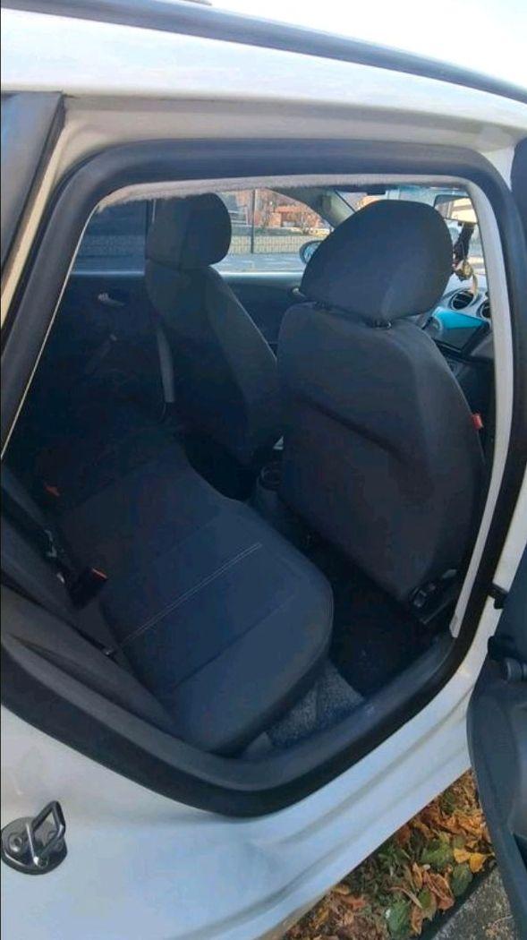 Seat Ibiza 2011 — photo 11