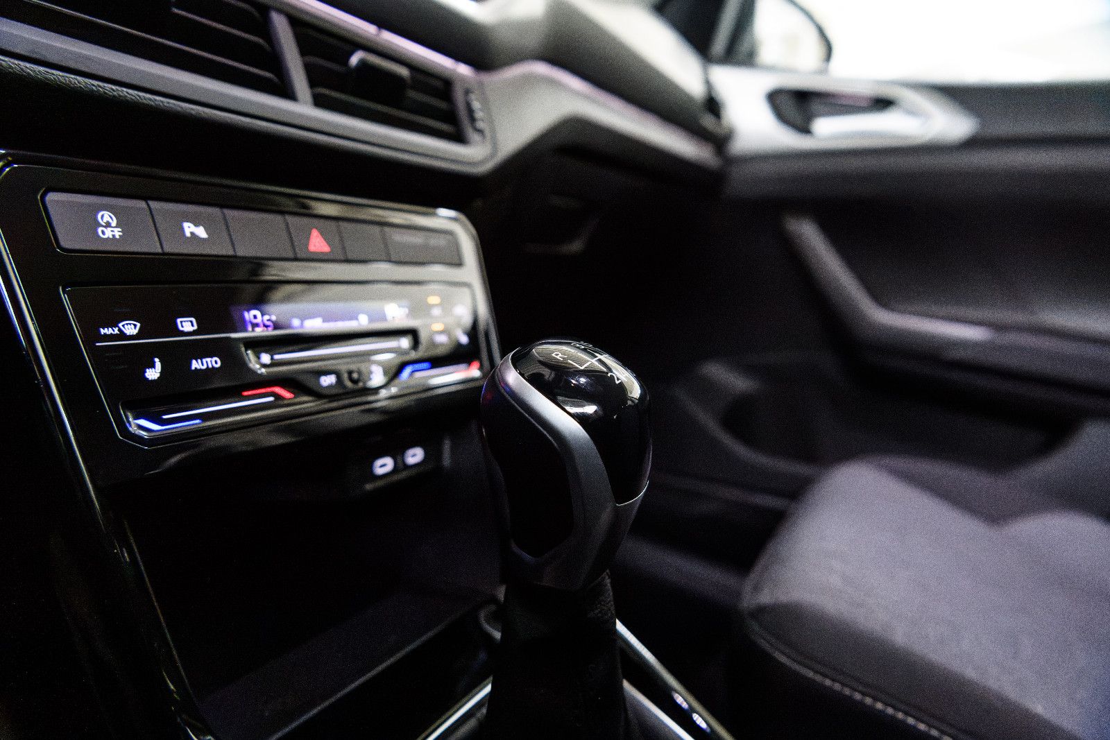 Fahrzeugabbildung Volkswagen T-Cross +SHZ +KAMERA +NAVI +ACC