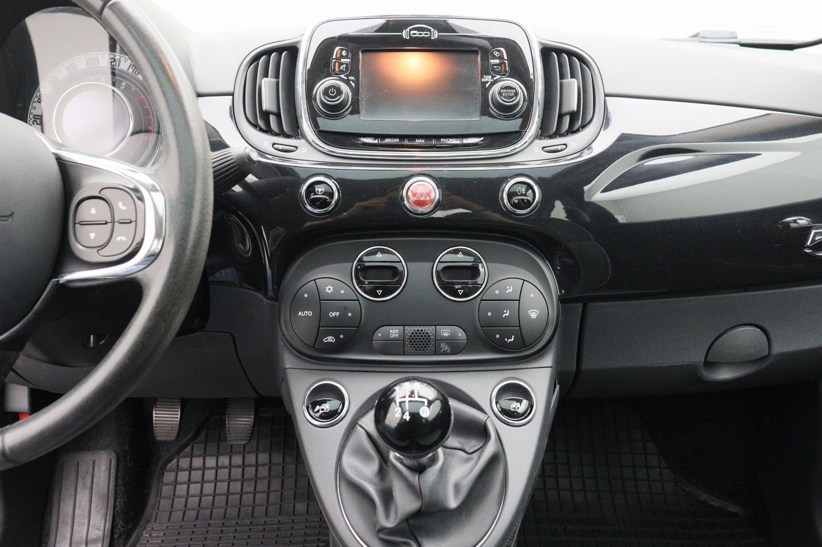 Fahrzeugabbildung Fiat 500 1.2 Lounge NAVI PANO