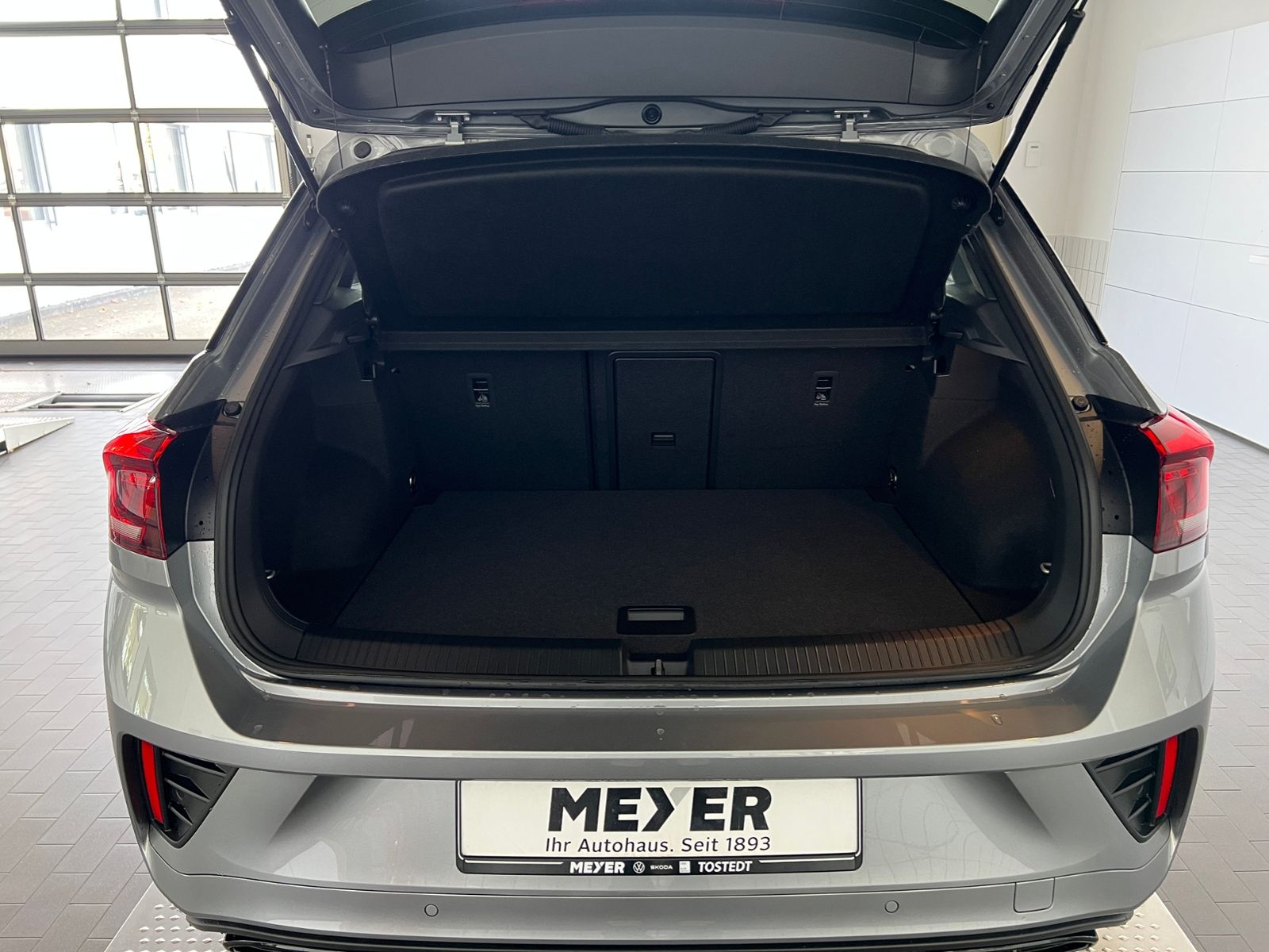 Fahrzeugabbildung Volkswagen T-Roc 1.0 TSI R-Line *AHK, LED-Plus, ACC, Panora