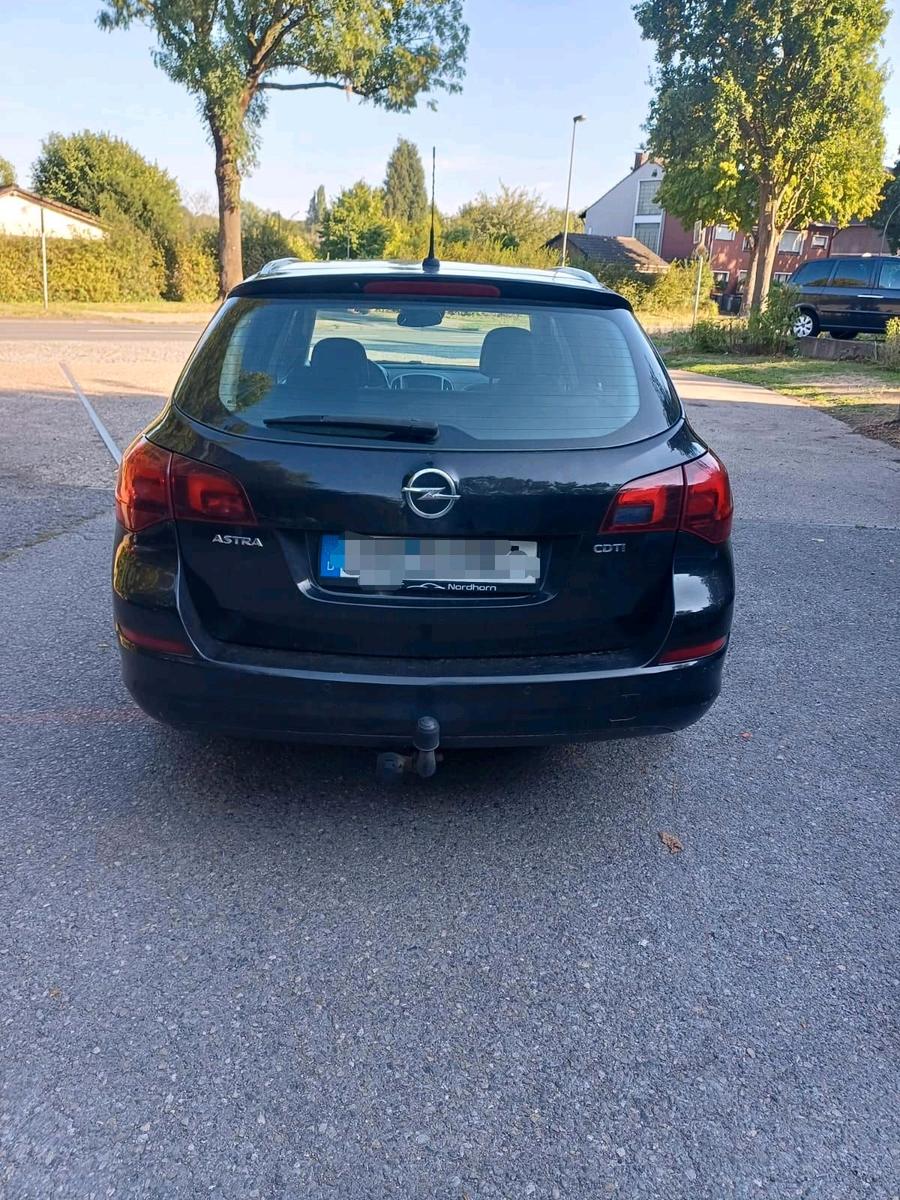 Opel Astra 2012 — engine 131 HP (96kW)