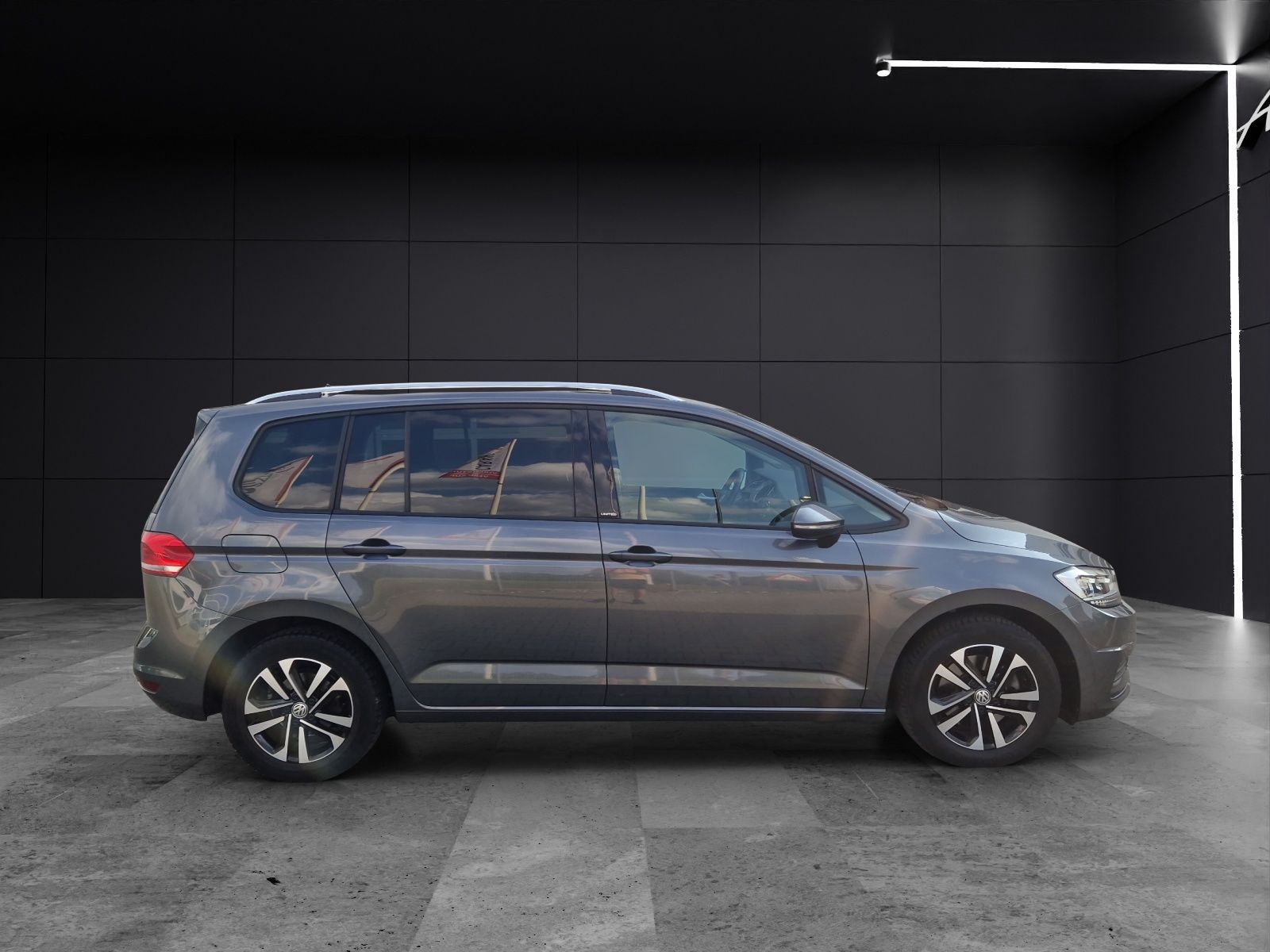 Fahrzeugabbildung Volkswagen Touran United TSI LED ACC SHZ 7-Sitzer RearView