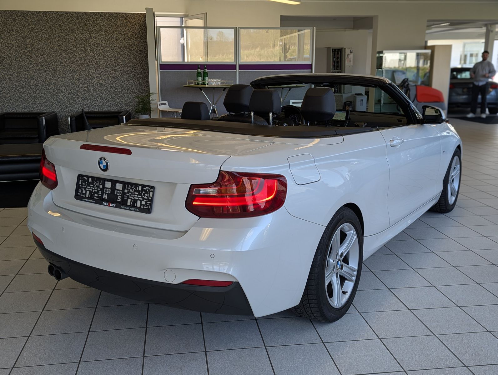Fahrzeugabbildung BMW 220 d M-Sport-Paket Leder Bi-Xen Navi HiFi
