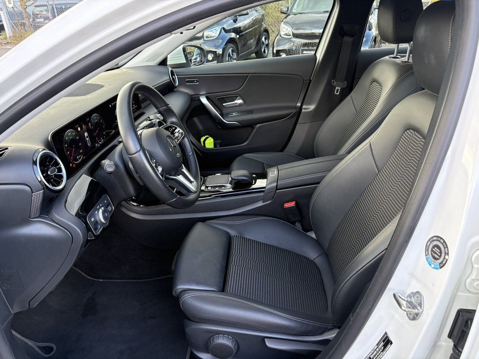 Fahrzeugabbildung Mercedes-Benz A 180 PROGRESSIVE*LED*CARPLAY*ASSISTENTSSYSTEME