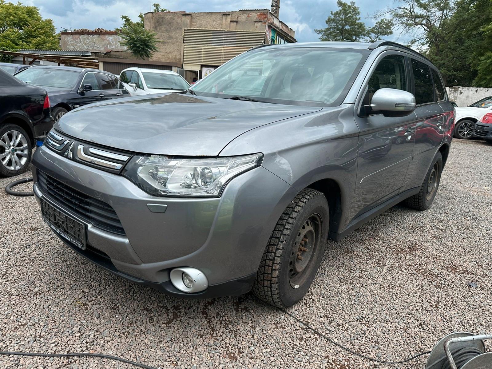 Mitsubishi Outlander 4WD,Automatik ,7 Sitze !!