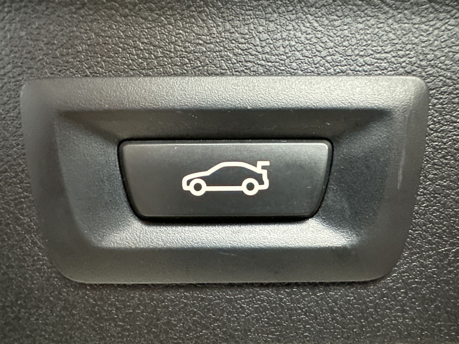 Fahrzeugabbildung BMW X3 xDrive30e M-Sport NAV+LED+PANO+HIFI+KAM+19ZO