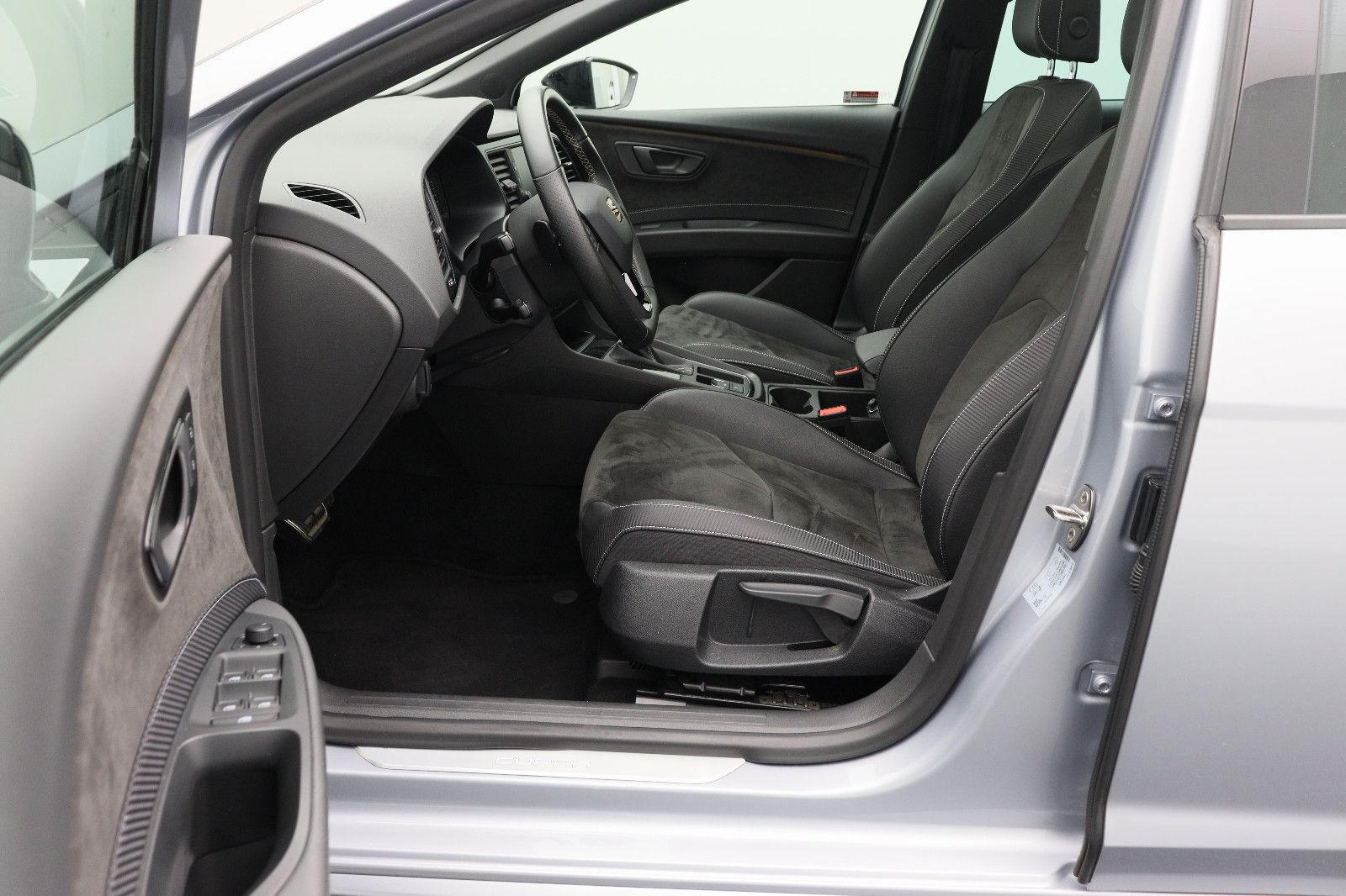 Fahrzeugabbildung SEAT Cupra ACC Sound Panorama NaviDAB