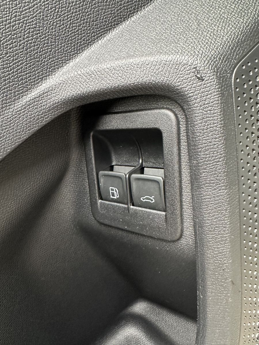 Fahrzeugabbildung SEAT Leon Xcellence e-Hybrid NAV+LED+PANORAMA+CARPLAY
