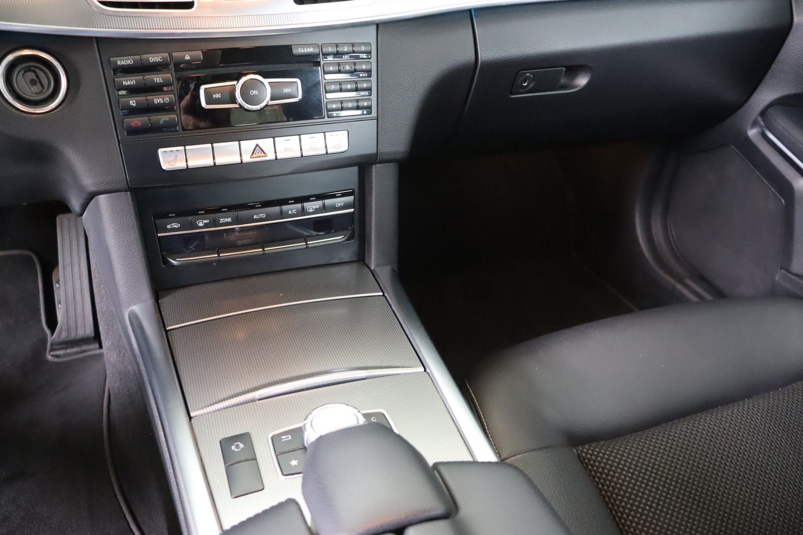 Fahrzeugabbildung Mercedes-Benz E 200 BlueTEC * LED * Navi * HU 03.2028 Avantgar