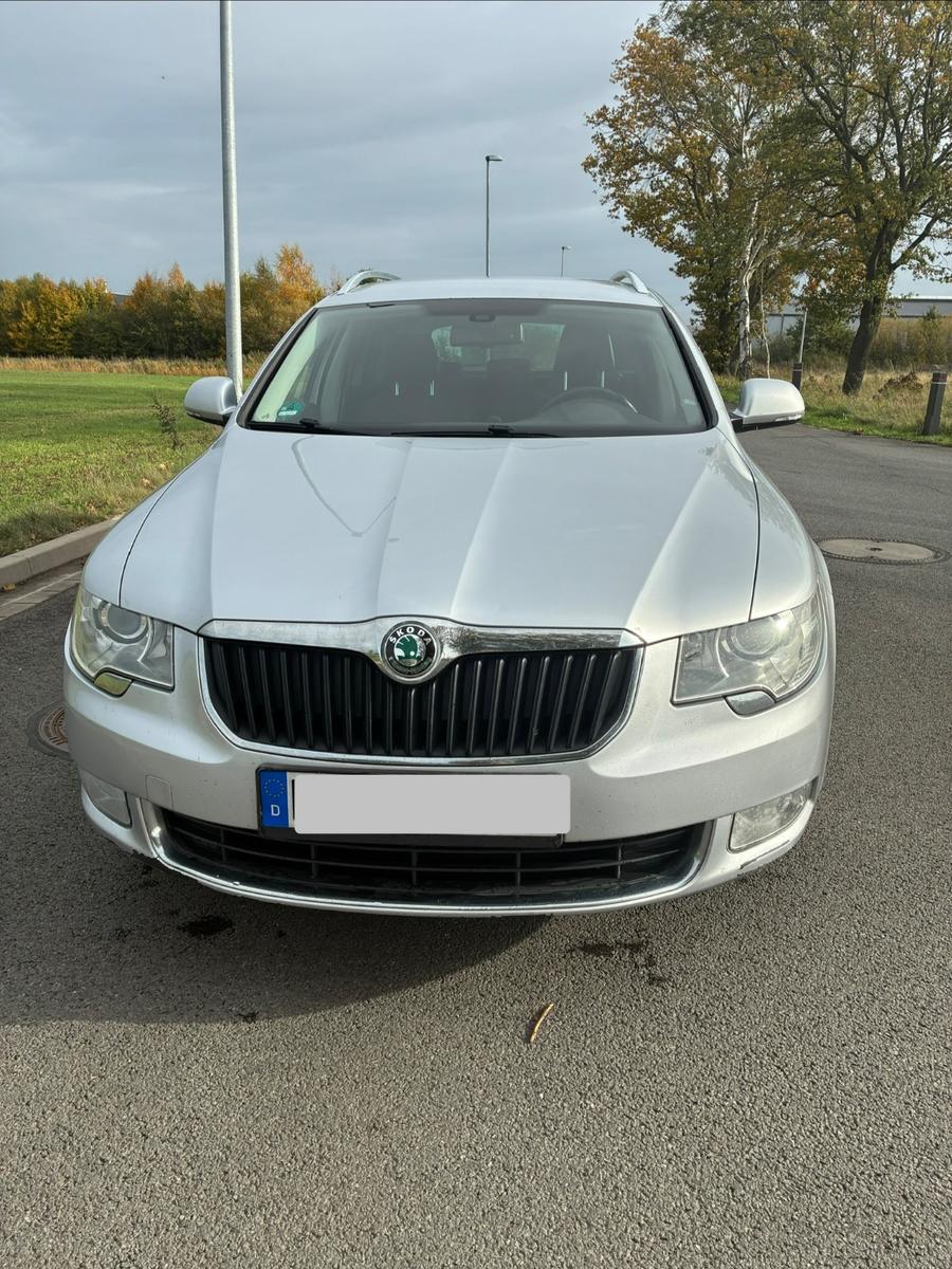 Skoda Superb 2010 — rear view