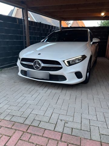 MERCEDES-BENZ A 180 d 7G Panorama 