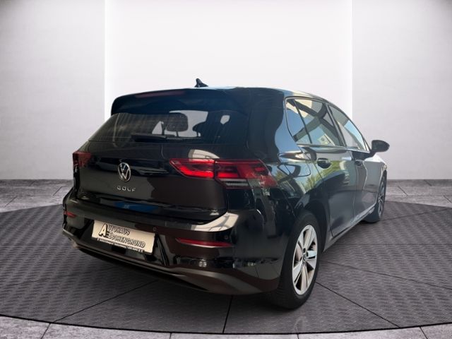 Fahrzeugabbildung Volkswagen Golf VIII 2.0 TDI DSG LIFE NAVI ACC GJR LED