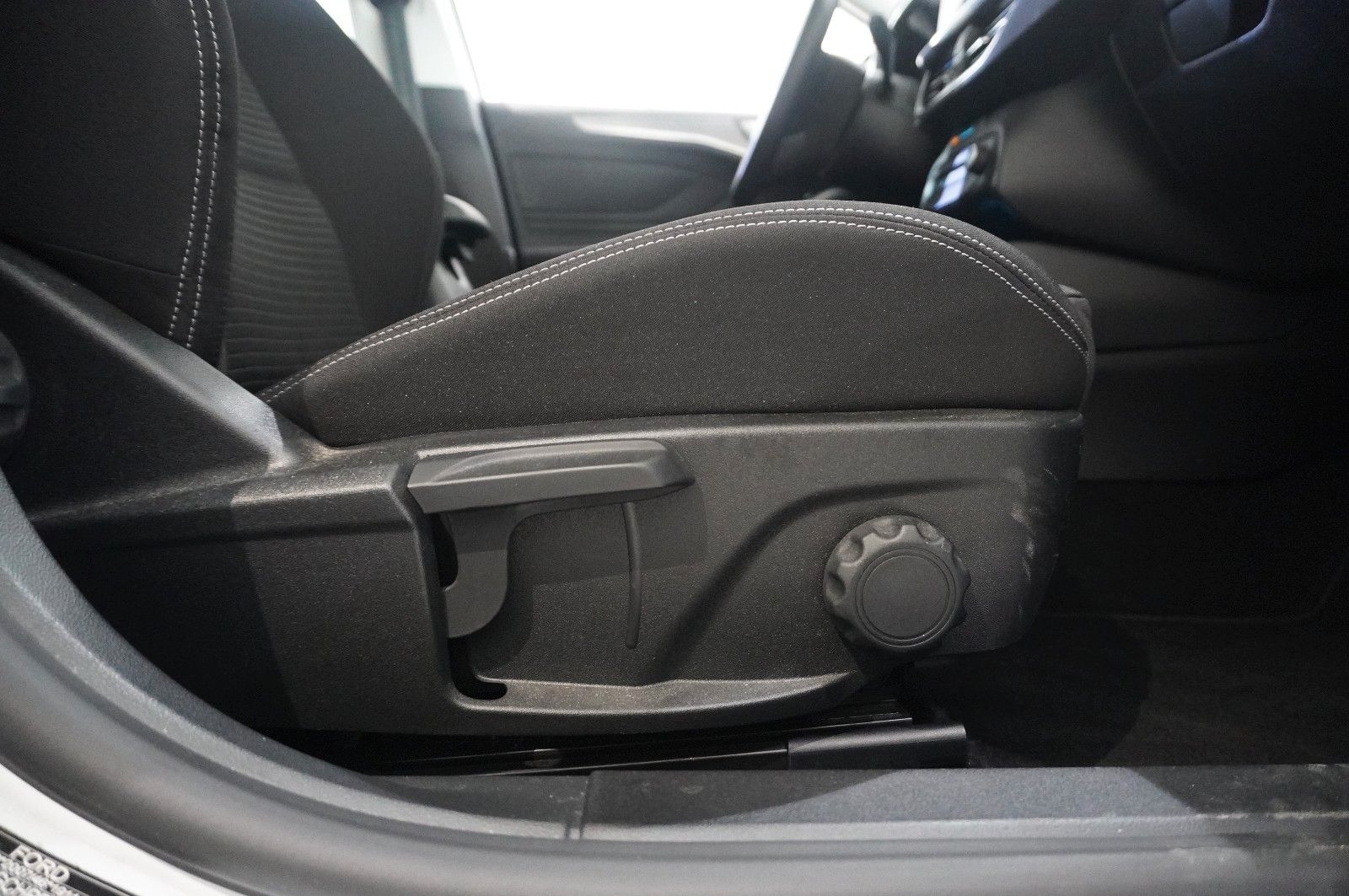 Fahrzeugabbildung Ford Focus Turnier 1.5D TITANIUM NAVI/LED/KAMERA/DAB+