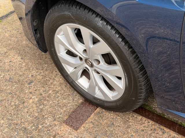 Fahrzeugabbildung Renault Megane IV 1.3 TCe 140 Limited Automatic+Safety