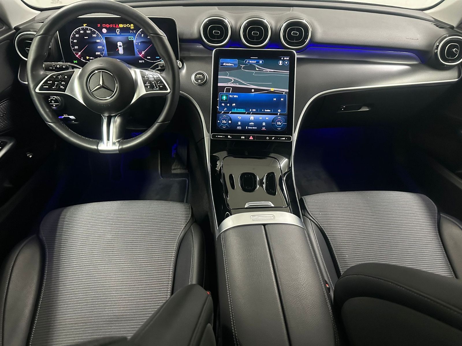 Fahrzeugabbildung Mercedes-Benz C 220 d T Autom. *AVANTGARDE*DISTRO*AHK*NIGHT