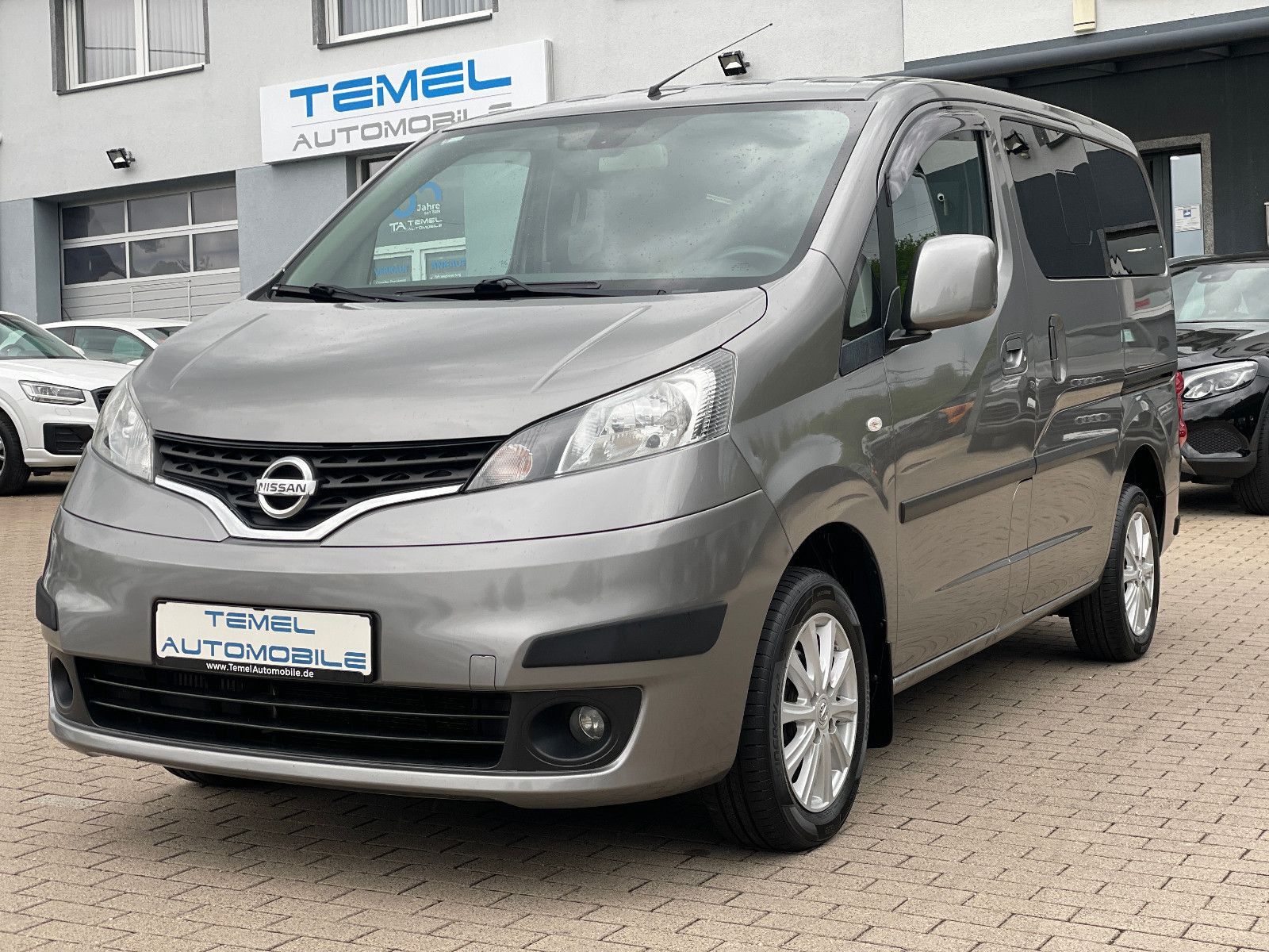 NISSAN NV200
