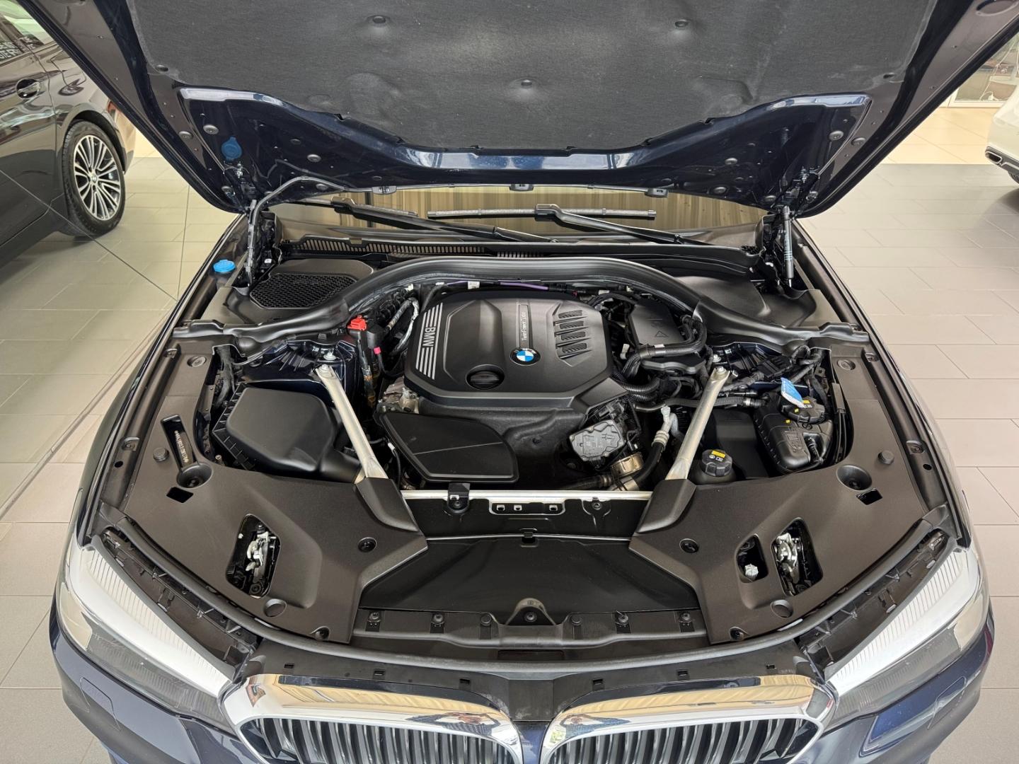 BMW 520 D XDRIVE Standh. AHK KAMERA Navi.-Prof.