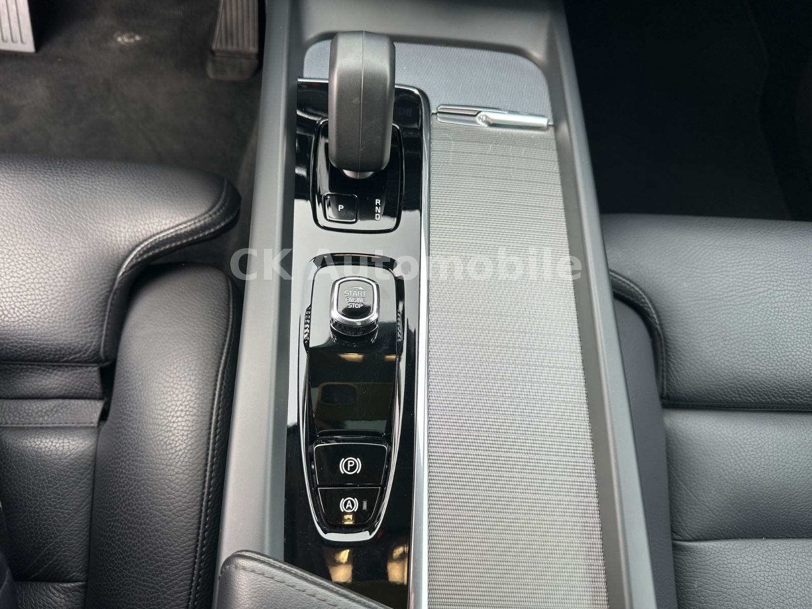 Fahrzeugabbildung Volvo XC60 B4 Plus Bright AWD/Navi/Leder/Pano/LED/Kam.