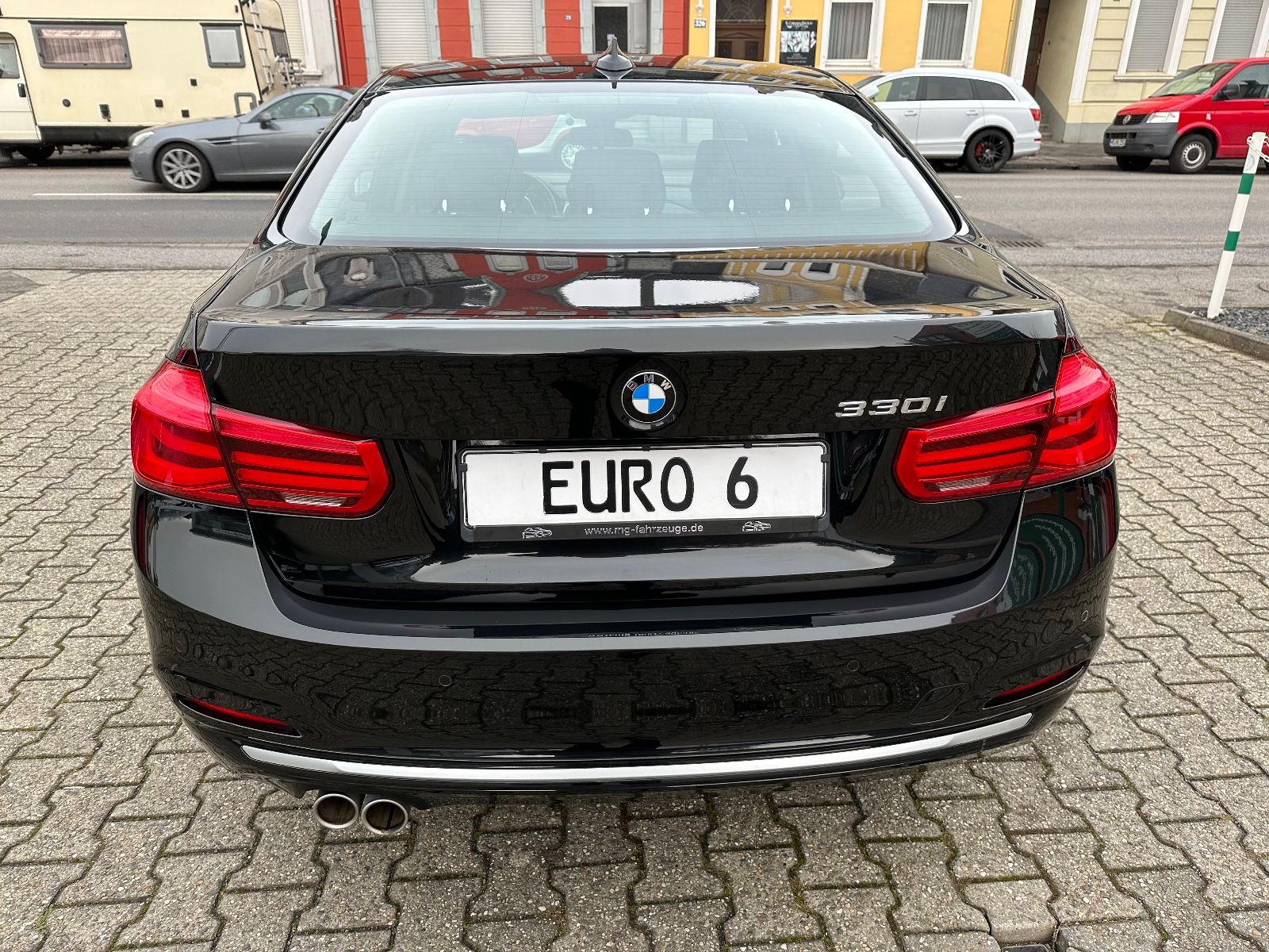 Fahrzeugabbildung BMW 330 Baureihe 3 Lim. 330i Luxury Line Purity LED