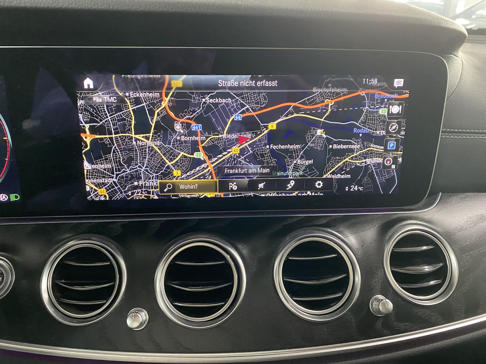 Fahrzeugabbildung Mercedes-Benz E 220 d T AMG/PANO/STHZG/´20/DIS/BUR/AHK/