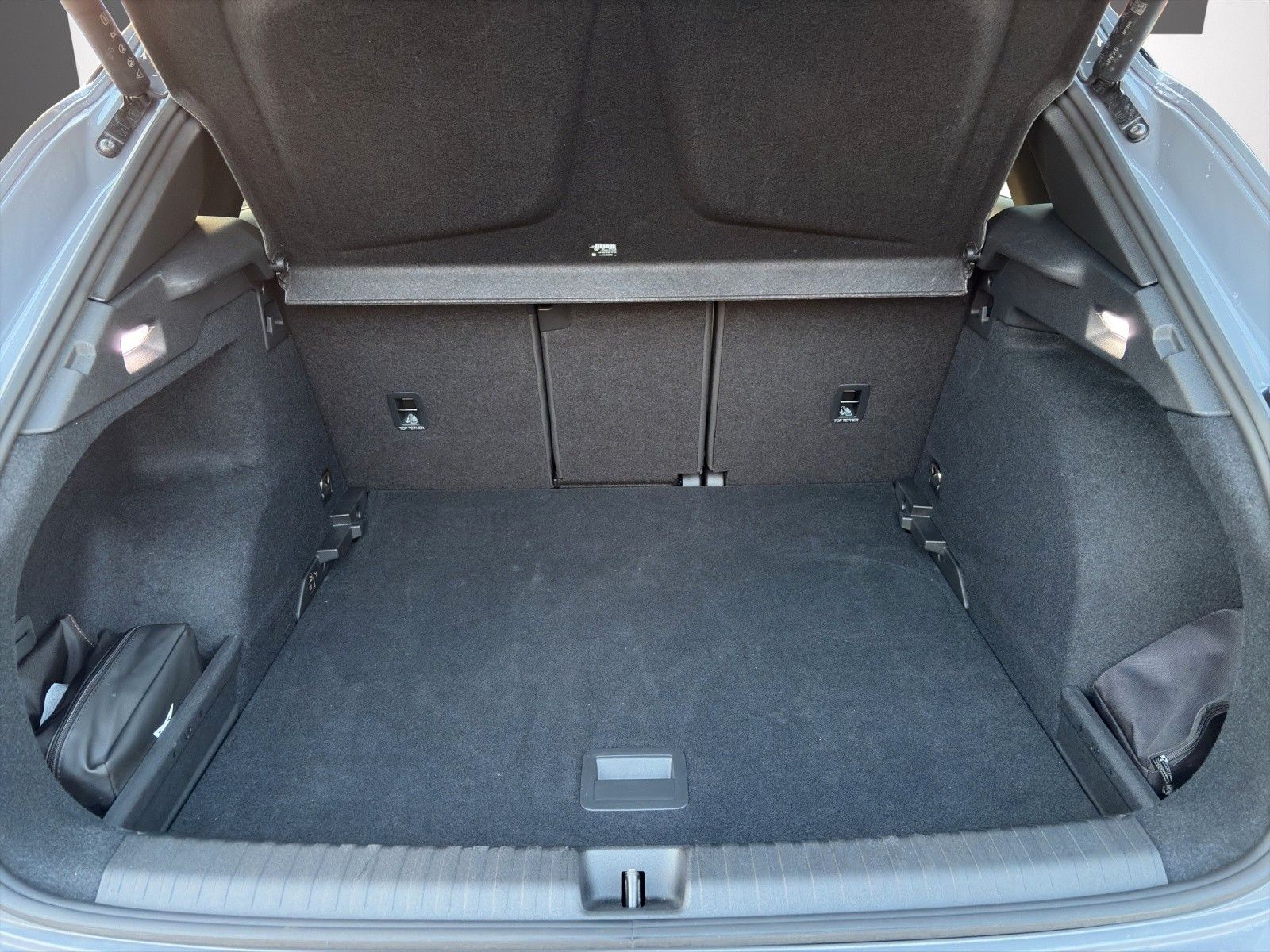 Fahrzeugabbildung CUPRA Terramar 2.0 TSI DSG MATRIX/DCC/AKEBONO/ACC/LHZ