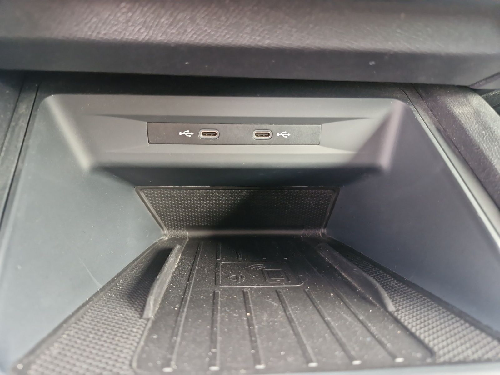 Fahrzeugabbildung SEAT Leon TSI FR LED Navi ACC Park-Assist SH LM ferti