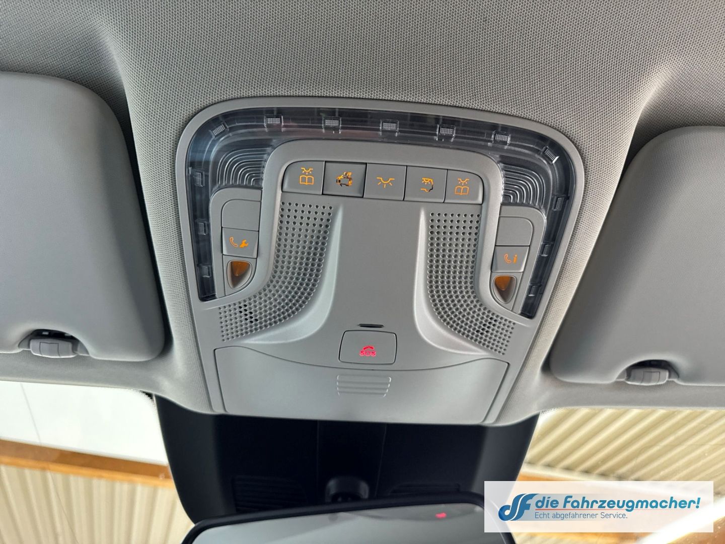 Fahrzeugabbildung Mercedes-Benz V 220 d RISE kompakt Navi Apple CarPlay Android