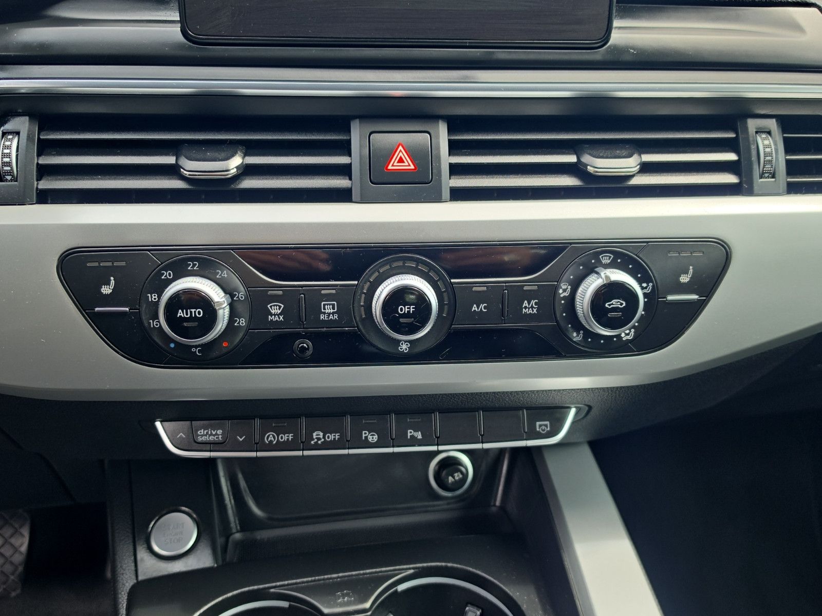 Fahrzeugabbildung Audi A5 Sportback basis NAVI PDC