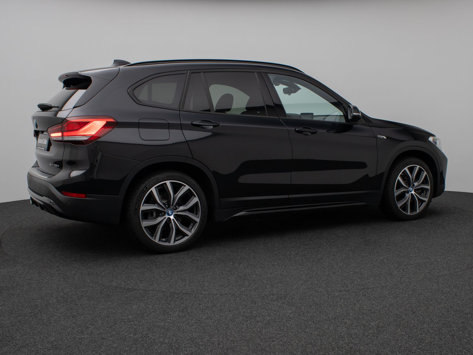 Fahrzeugabbildung BMW X1 xD25e Sport Line Kamera HUD DAB Navi+ Alarm