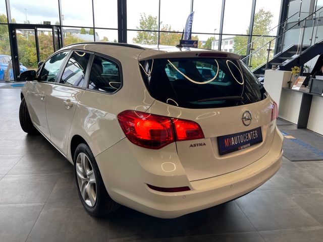 MYAUTOCENTER – Gebraucht- und Jahreswagen mit Werkstattservice in Pfaffenhofen Opel Astra J Sports Tourer Design Edition *PDC*Klima*