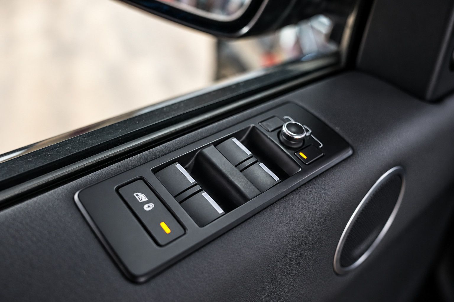 Fahrzeugabbildung Land Rover Discovery HSE V6 *7-Sitz*Panorama*HUD*Meridian*