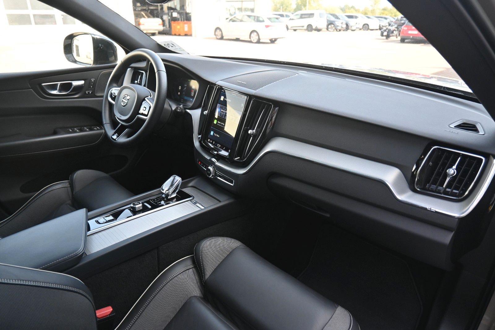 Fahrzeugabbildung Volvo XC60 B4 AWD Plus Dark*LED*PANO*STHZ*H&K*360°*AHK