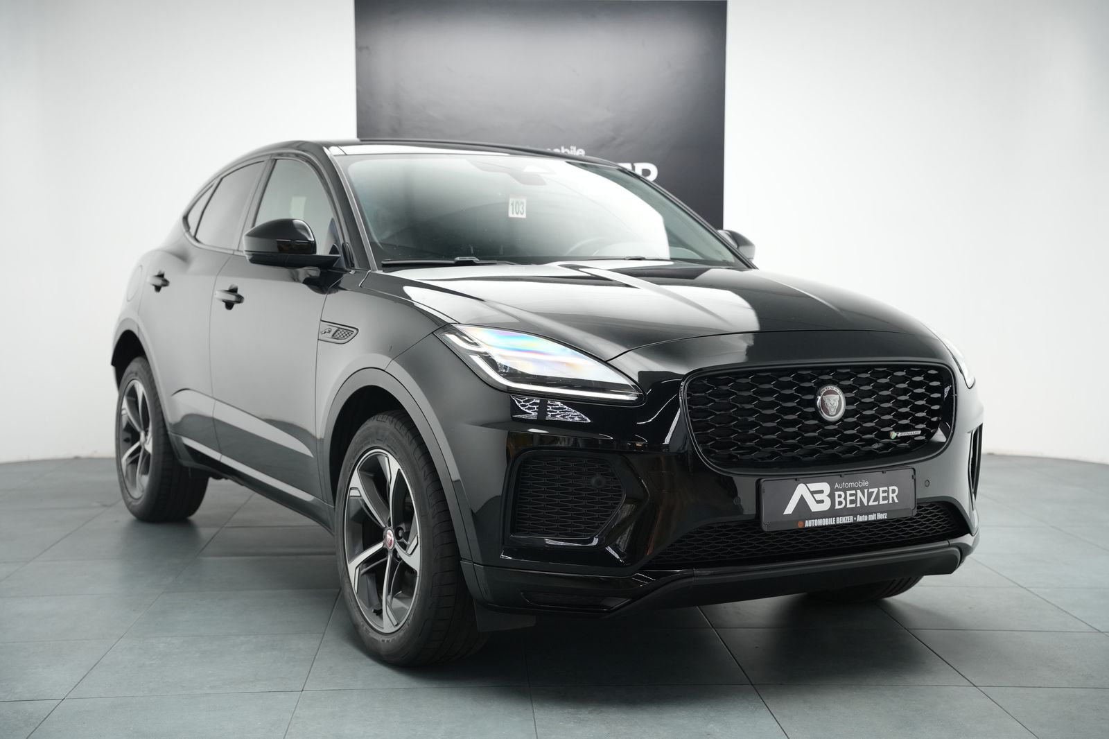 Fahrzeugabbildung Jaguar E-PACE R-Dynamic SE *Meridian*Memory*Virtual*ACC
