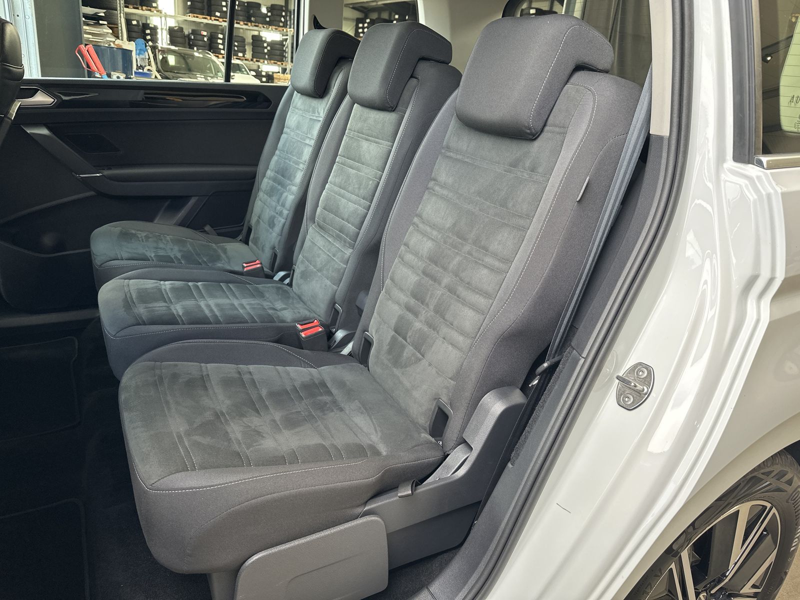 Fahrzeugabbildung Volkswagen Touran 2.0 TDI DSG Highline NAV+LED+ACC+KAM