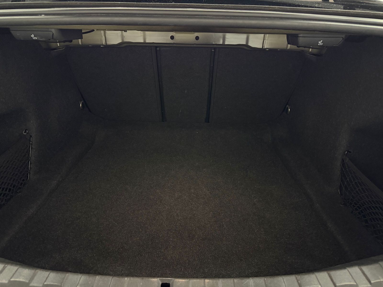 Fahrzeugabbildung BMW 330 i Lim. M SPORT/LED/VRTL COCKPIT/AMBIENTE