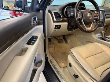 Jeep Grand Cherokee - 8