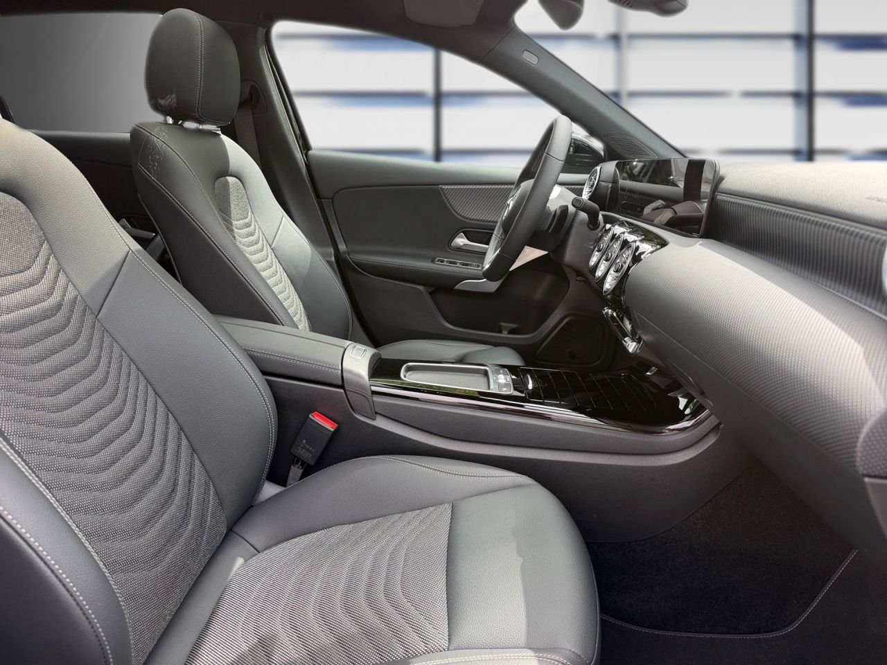 Fahrzeugabbildung Mercedes-Benz A 200 PANO+NIGHT+KEYLESS+LHZ+LED+CARPL+KAMERA+++