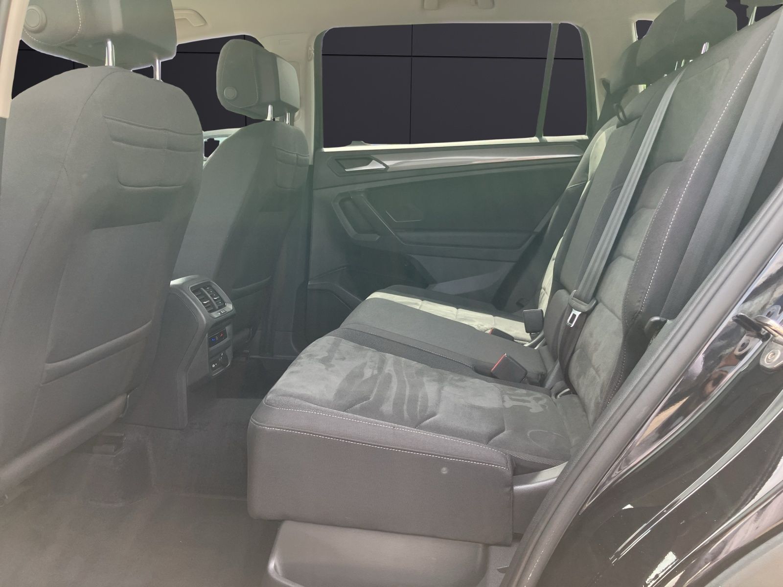 Fahrzeugabbildung Volkswagen Tiguan Allspace Business TDI DSG 4M LED ACC AHK