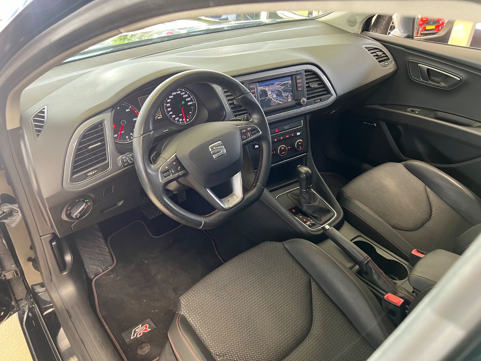 Fahrzeugabbildung SEAT Leon FR 2.0 TDI DSG *LED*NAVI* 1.HAND*