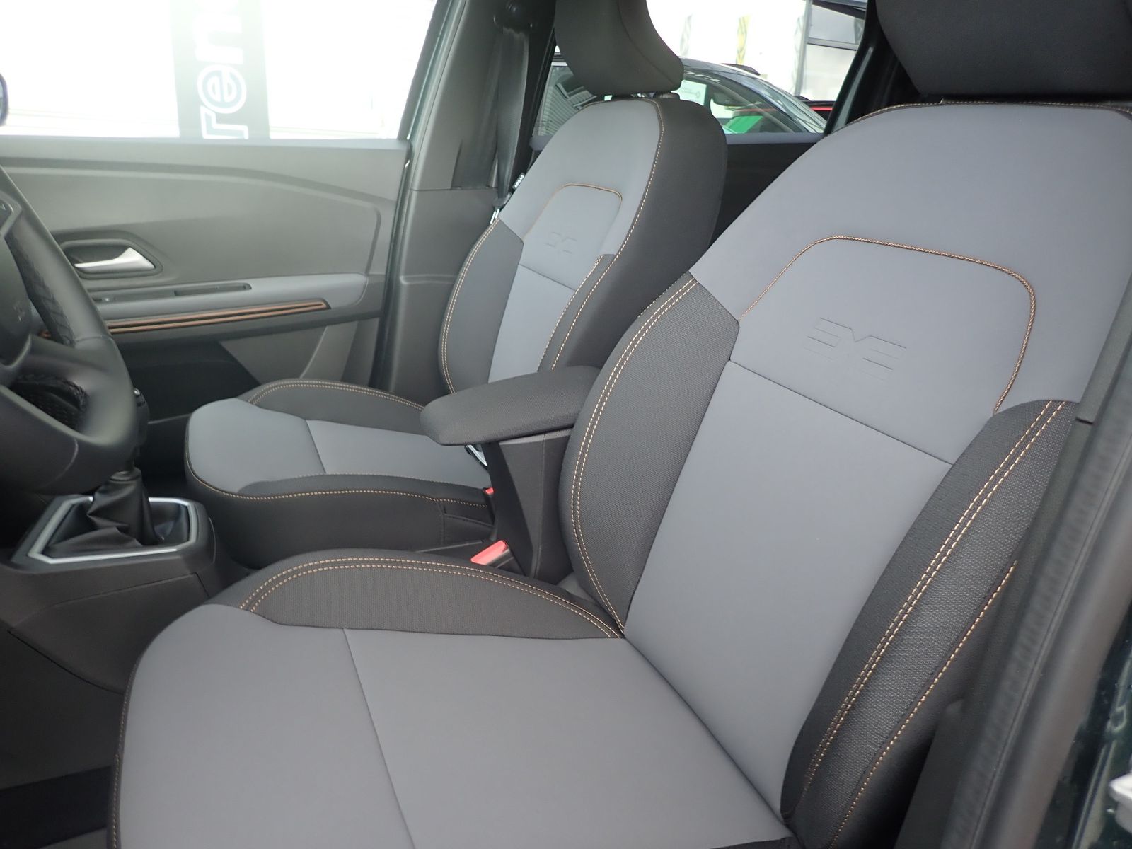 Fahrzeugabbildung Dacia Jogger Extreme TCe 110 7-Sitzer