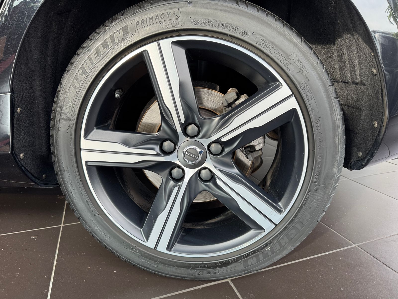 Fahrzeugabbildung Volvo V40 T3 Geartronic R Design LED ALU