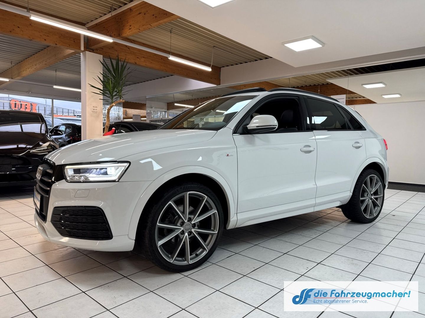Fahrzeugabbildung Audi Q3 sport quattro S line S-line Sportpaket El. Pa