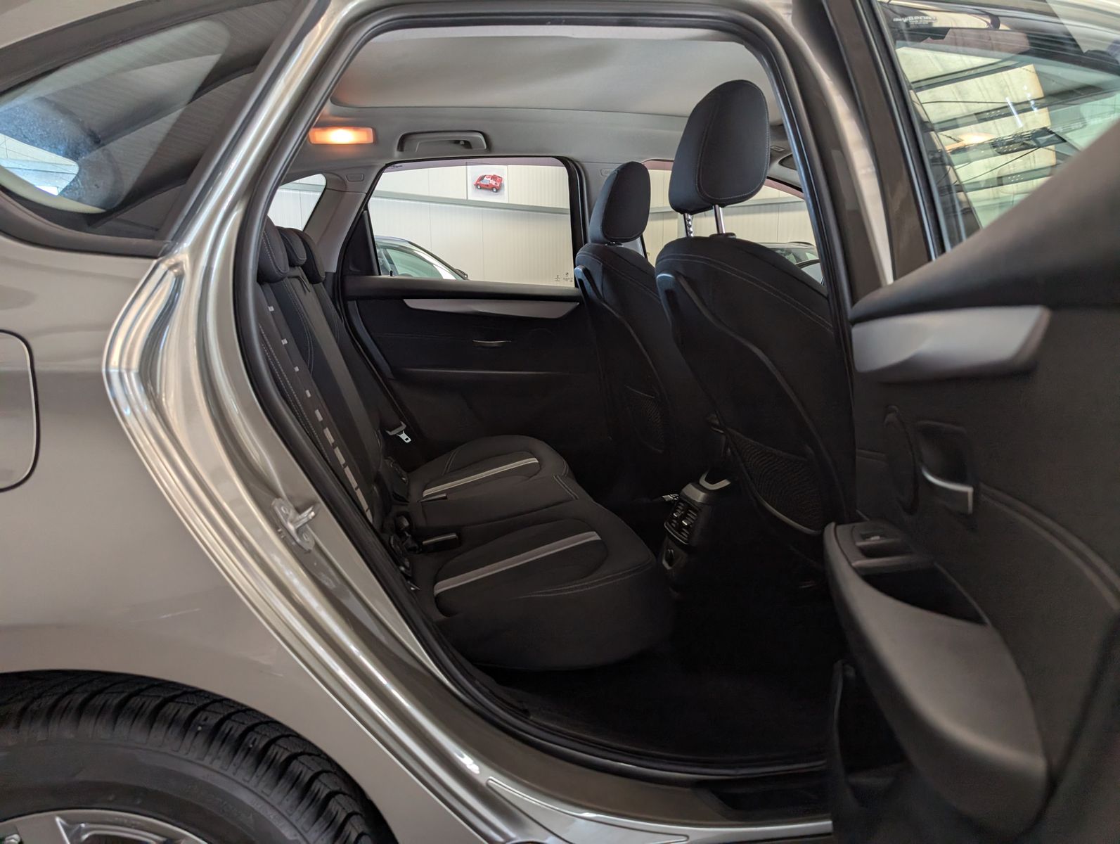 Fahrzeugabbildung BMW 220 i Active Tourer Advantage Navi Cam Pano AHK