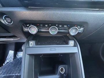 Citroën C4 1.2 PureTech 130 Max 360° MASSAGE AWR NAV SHZ