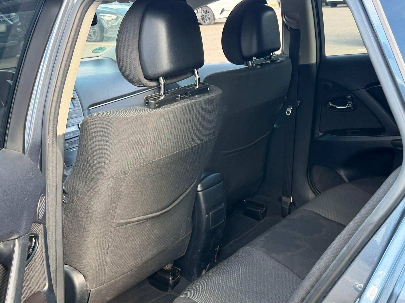Toyota Avensis 2009 — photo 8