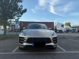 Porsche Macan Turbo mit Performance Paket Turbo  - Porsche: Beige