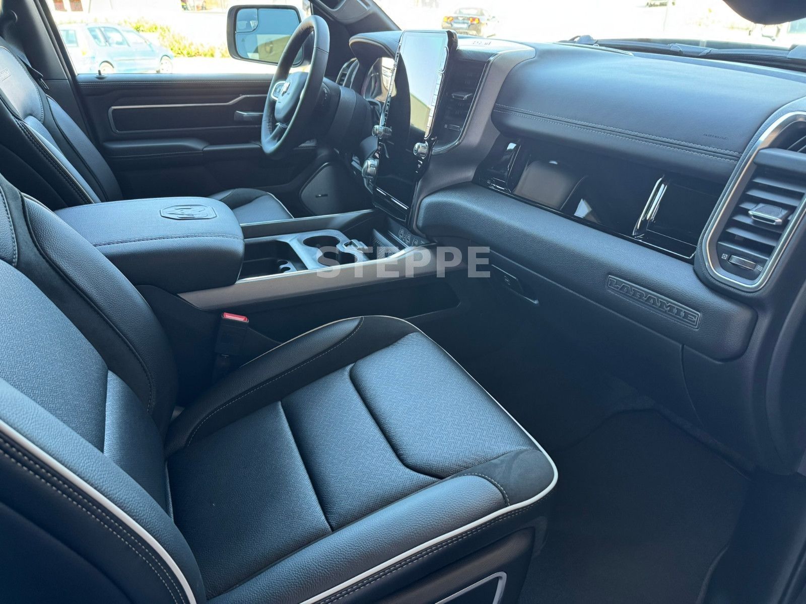 Dodge 2026 RAM 1500 5,7LV8 Night Safety Tech. AHK 22"