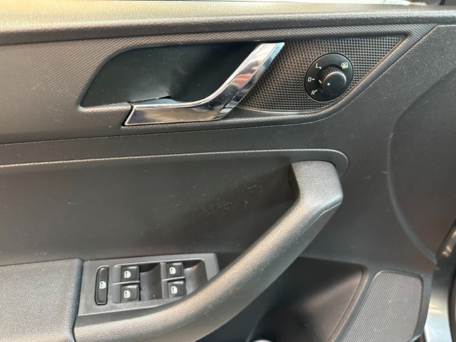 Skoda Rapid*KLIMAAUTO*SZHZ*CARPLAY*NAVI*TEMPO*TÜV0927