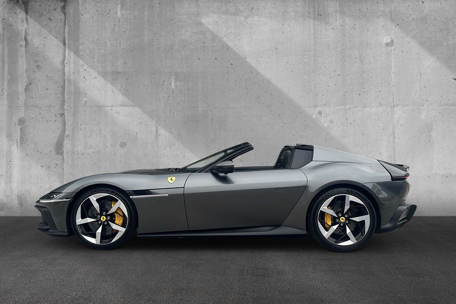 Fahrzeugabbildung Ferrari 12Cilindri Spider*Daytona*Carbon*LED*Lift*2026*